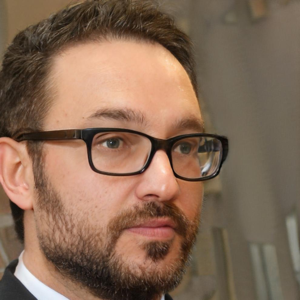 Professional financial educator and budget planning expert